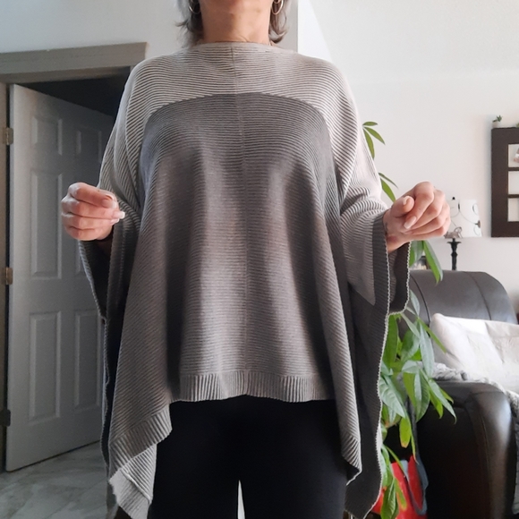 Lululemon Cardigan poncho - Picture 3 of 4